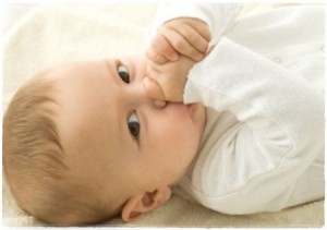 chuparse el dedo puede producir daños en la salud bebe
